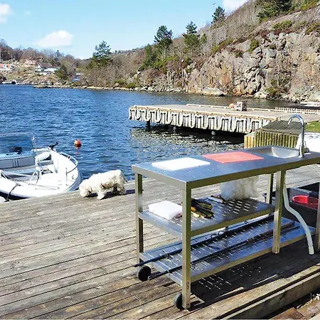 Stunning In Farsund With Ethernet Internet