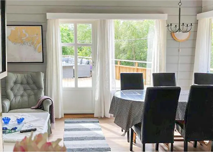 3 Bedroom Pet Friendly In