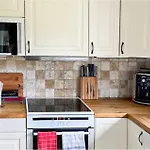 3 Bedroom Pet Friendly In * פארשונד