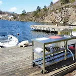 3 Bedroom Pet Friendly In